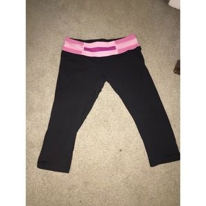 Lululemon Black Cropped Leggings w Pink Band